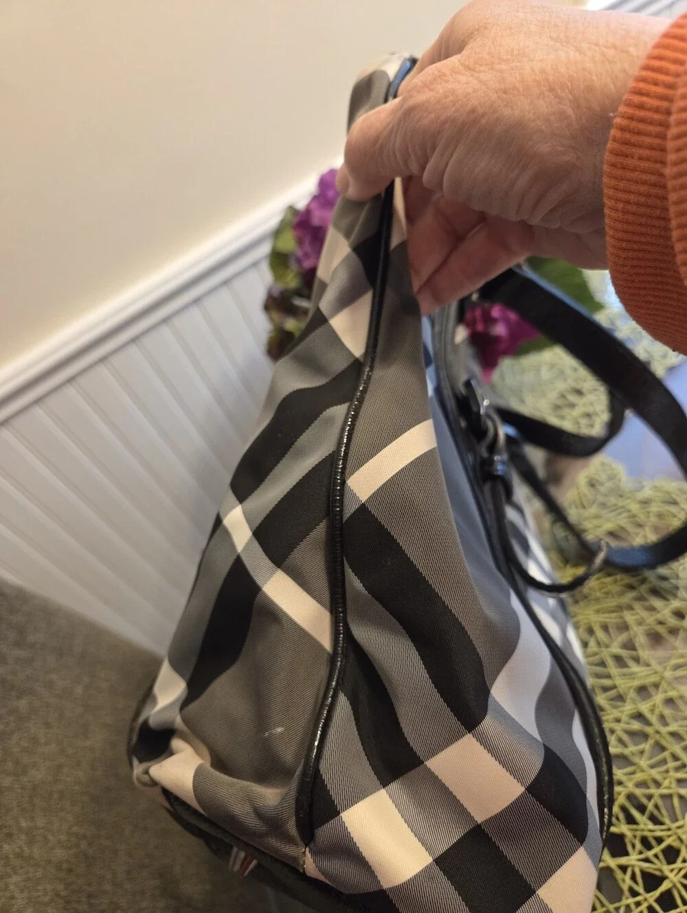 Burberry Beat Check Plaid Tote Bag with Black Patent Trim COA INCLUDED EXCELLENT